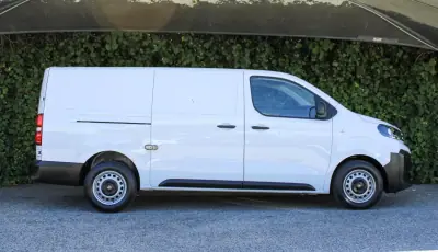 Peugeot Expert 2024 - 25900 EUR, 25000 km - AUTO.MOTO.pt - 25000km - foto 6 de 13