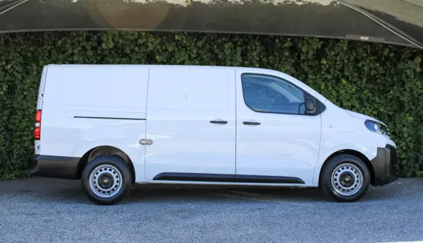 Peugeot Expert 2024 - 25900 EUR, 25000 km - AUTO.MOTO.pt - 25000km - foto 6 de 13
