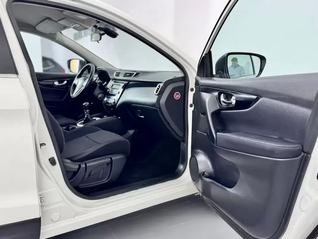 Nissan Qashqai 2015 - 13750 EUR, 96000 km - 96000km - foto 38 de 45