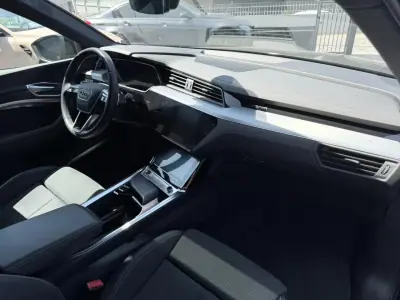 Audi e-tron 2022 - 39900 EUR, 70000 km - AUTO.MOTO.pt - 70000km - foto 12 de 12