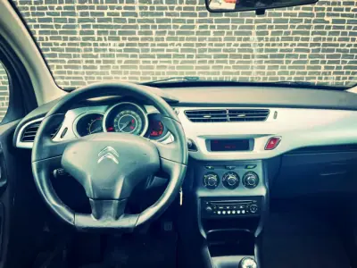 Citroën C3 2011 - 8900 EUR, 162000 km - AUTO.MOTO.pt - 162000km - foto 2 de 9