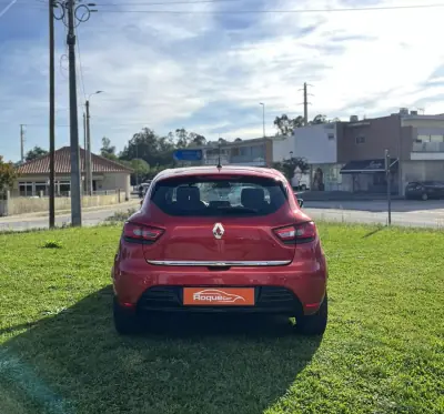 Renault Clio 2017 - 9900 EUR, 154000 km - AUTO.MOTO.pt - 154000km - foto 5 de 12