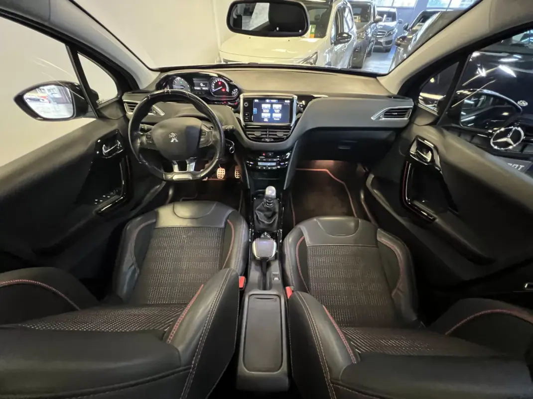 Peugeot 2008 2017 - 9990 EUR, 110000 km - AUTO.MOTO.pt - 110000km - foto 4 de 47
