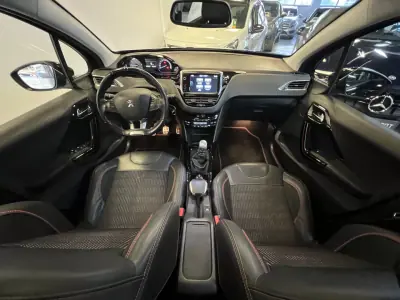 Peugeot 2008 2017 - 9990 EUR, 110000 km - AUTO.MOTO.pt - 110000km - foto 4 de 47