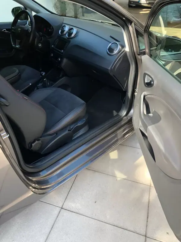 SEAT Ibiza 2016 - 10750 EUR, 142000 km - AUTO.MOTO.pt - 142000km - foto 24 de 33