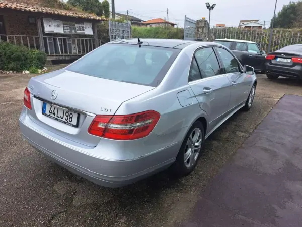 Mercedes-Benz E 250 2009 - 14450 EUR, 234946 km - AUTO.MOTO.pt - 234946km - foto 20 de 23