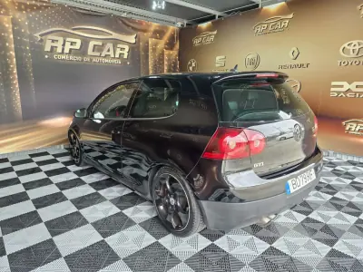 Volkswagen Golf 2006 - 11750 EUR, 183000 km - AUTO.MOTO.pt - 183000km - foto 6 de 13