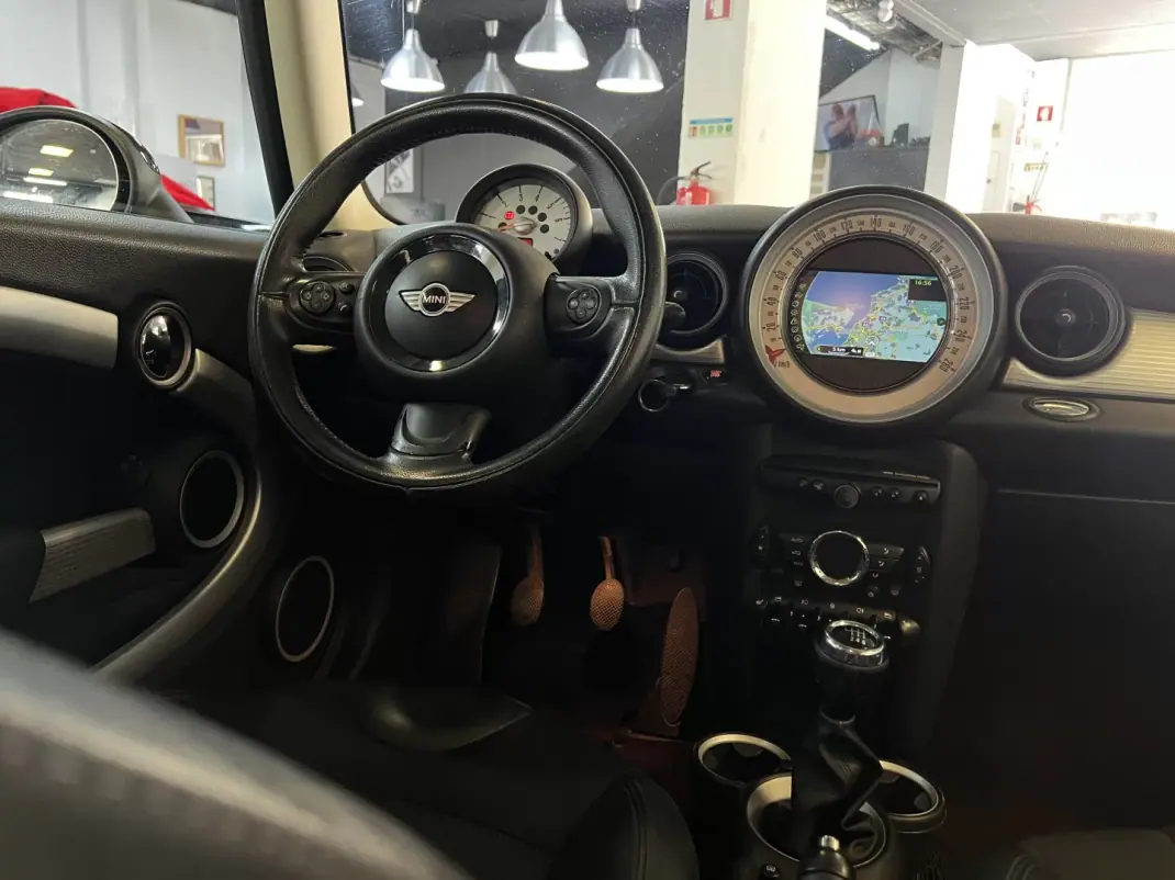 MINI 3 Portas 2012 - 6990 EUR, 185000 km - AUTO.MOTO.pt - 185000km - foto 8 de 41