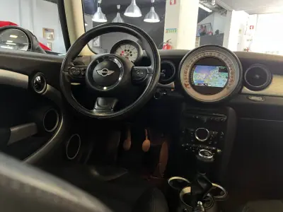 MINI 3 Portas 2012 - 6990 EUR, 185000 km - AUTO.MOTO.pt - 185000km - foto 8 de 41