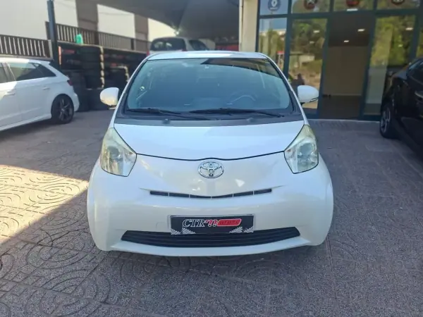 Toyota iQ 1.0 VVT-i 2 MultiDrive 2009 Gasolina — 156 884 km Toyota iQ 1.0 VVT-i 2 MultiDrive 2009 Gasolina