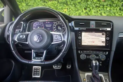 Volkswagen Golf 2019 - 24500 EUR, 114000 km - AUTO.MOTO.pt - 114000km - foto 14 de 17