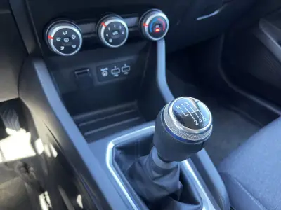 Renault Clio 2021 - 13990 EUR, 136670 km - AUTO.MOTO.pt - 136670km - foto 17 de 20