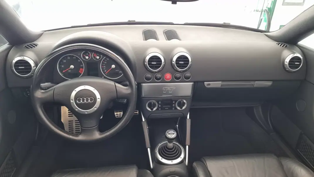Audi TT Roadster 2004 - 17990 EUR, 63500 km - AUTO.MOTO.pt - 63500km - foto 10 de 24