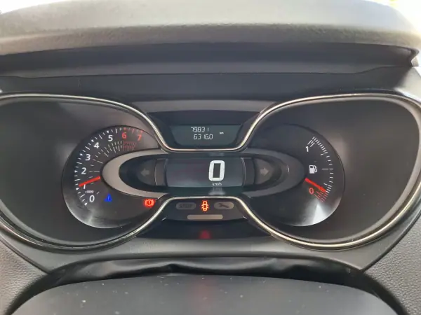Renault Captur 2019 - 13350 EUR, 79800 km - AUTO.MOTO.pt - 79800km - foto 21 de 27
