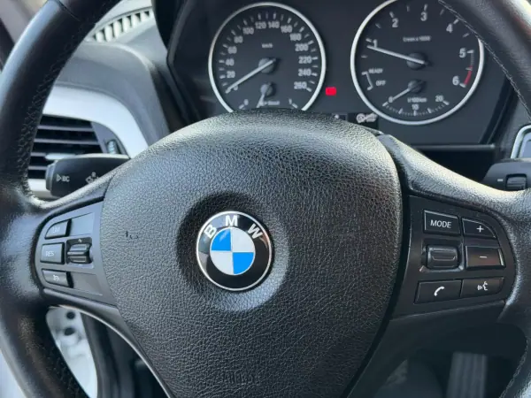 BMW 114 2015 - 11900 EUR, 185938 km - AUTO.MOTO.pt - 185938km - foto 13 de 26