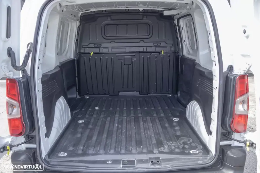 Opel COMBO 2019 - 12500 EUR, 113000 km - AUTO.MOTO.pt - 113000km - foto 17 de 19