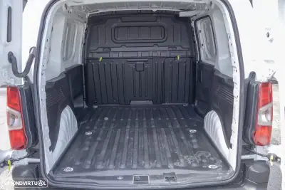 Opel COMBO 2019 - 12500 EUR, 113000 km - AUTO.MOTO.pt - 113000km - foto 17 de 19