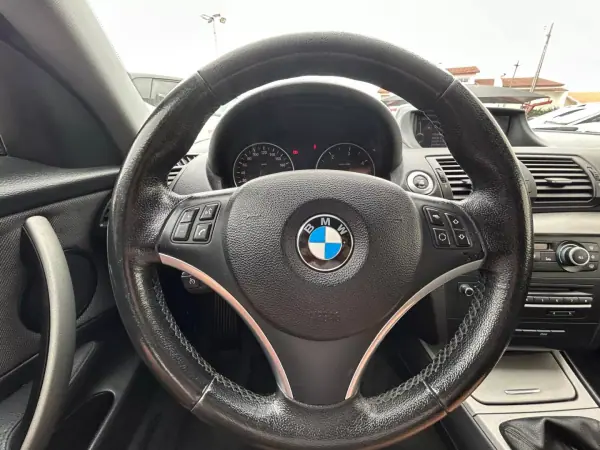 BMW 118 2010 - 10750 EUR, 289185 km - AUTO.MOTO.pt - 289185km - foto 11 de 18