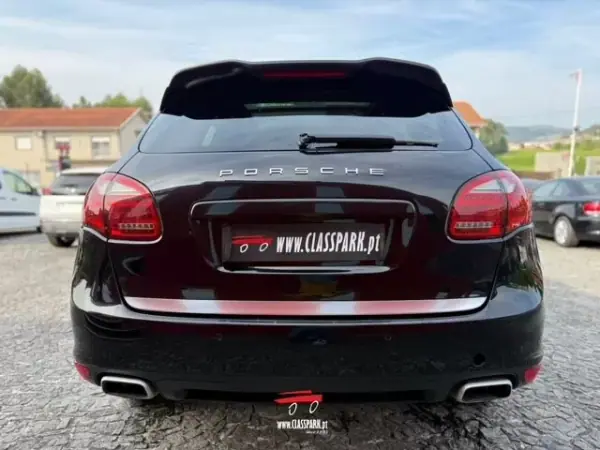 Porsche Cayenne 2012 - 29500 EUR, 211000 km - AUTO.MOTO.pt - 211000km - foto 12 de 22