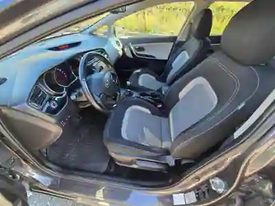 Kia Ceed SW 2015 — foto 5 de 12