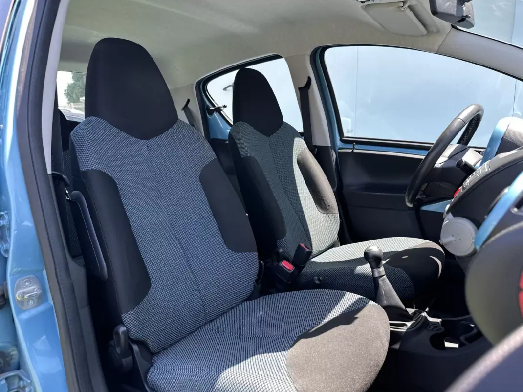 Toyota Aygo 2013 - 6490 EUR, 72000 km - AUTO.MOTO.pt - 72000km - foto 16 de 28