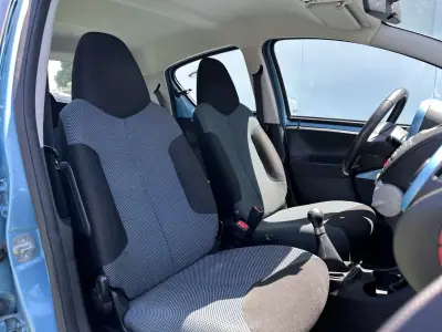 Toyota Aygo 2013 - 6490 EUR, 72000 km - AUTO.MOTO.pt - 72000km - foto 16 de 28