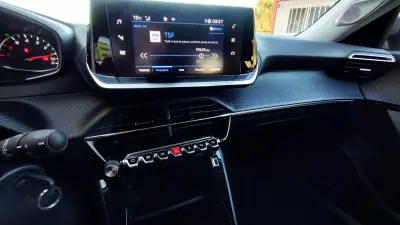 Peugeot 2008 2021 - 17999 EUR, 118000 km - AUTO.MOTO.pt - 118000km - foto 28 de 31