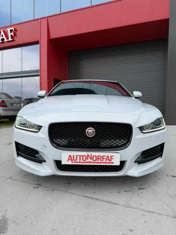 Jaguar XE 2018 - 17000 EUR, 273353 km - AUTO.MOTO.pt - 273353km - foto 3 de 20
