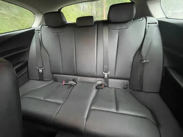 BMW 114 2015 - 10990 EUR, 182000 km - AUTO.MOTO.pt - 182000km - foto 10 de 14