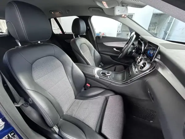 Mercedes-Benz C 300 2020 - 28499 EUR, 118000 km - AUTO.MOTO.pt - 118000km - foto 24 de 26
