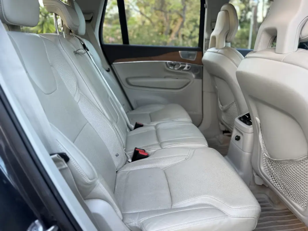Volvo XC 90 2016 - 24999 EUR, 180000 km - AUTO.MOTO.pt - 180000km - foto 10 de 25