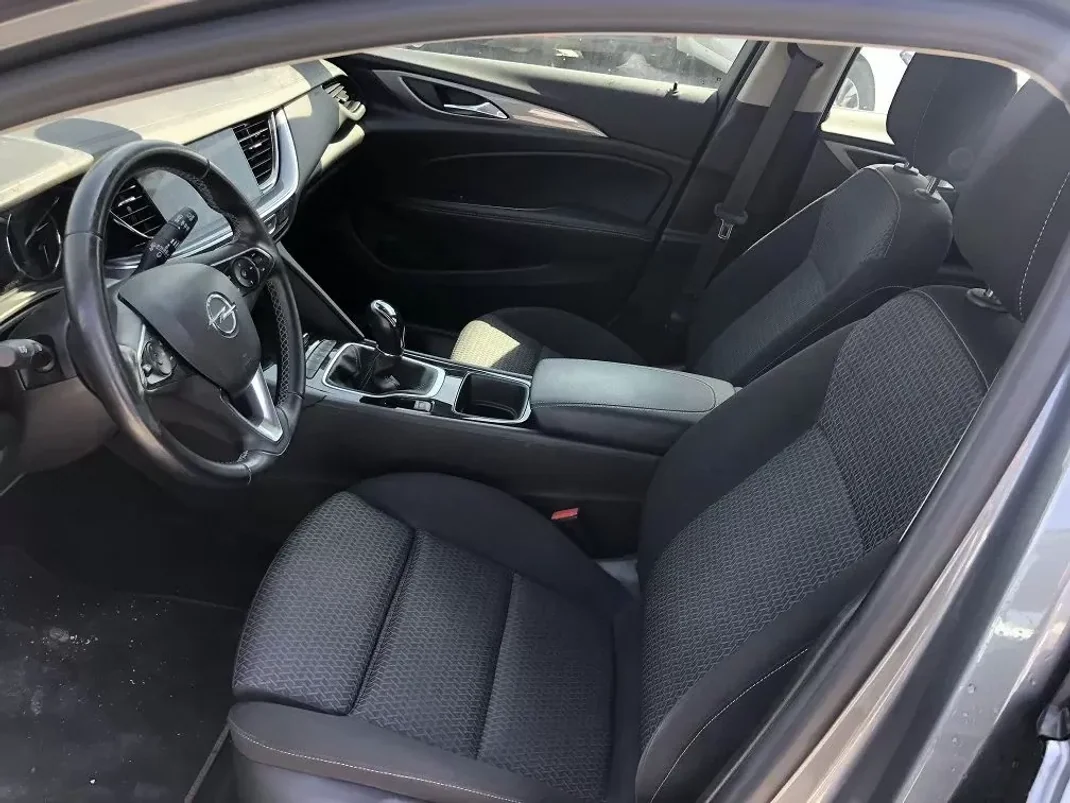 Opel Insignia Sports Tourer 2021 - 13499 EUR, 120000 km - AUTO.MOTO.pt - 120000km - foto 3 de 12