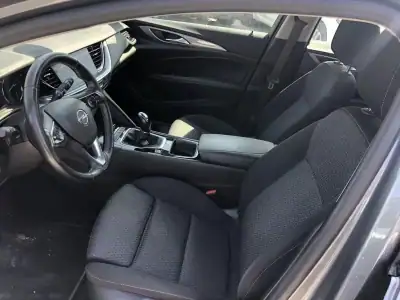 Opel Insignia Sports Tourer 2021 - 13499 EUR, 120000 km - AUTO.MOTO.pt - 120000km - foto 3 de 12