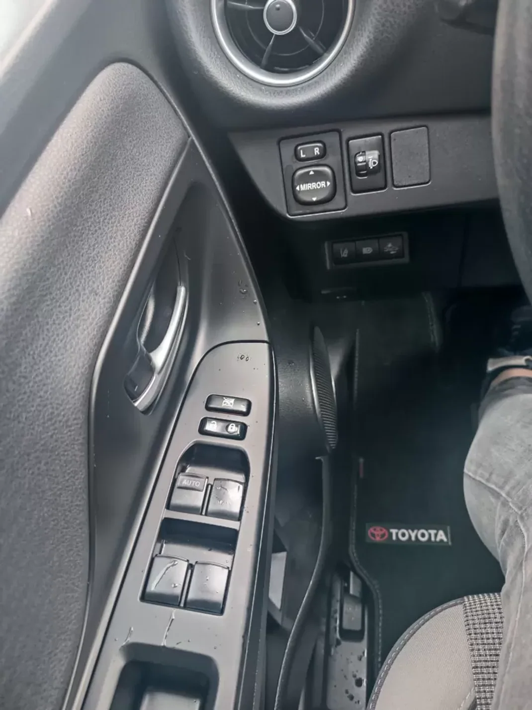 Toyota Yaris 2019 - 18750 EUR, 53000 km - AUTO.MOTO.pt - 53000km - foto 14 de 16