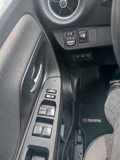 Toyota Yaris 2019 - 18750 EUR, 53000 km - AUTO.MOTO.pt - 53000km - foto 14 de 16