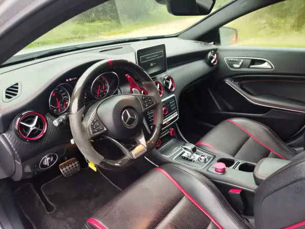 Mercedes-Benz A 45 AMG 2016 - 33500 EUR, 179200 km - AUTO.MOTO.pt - 179200km - foto 17 de 22