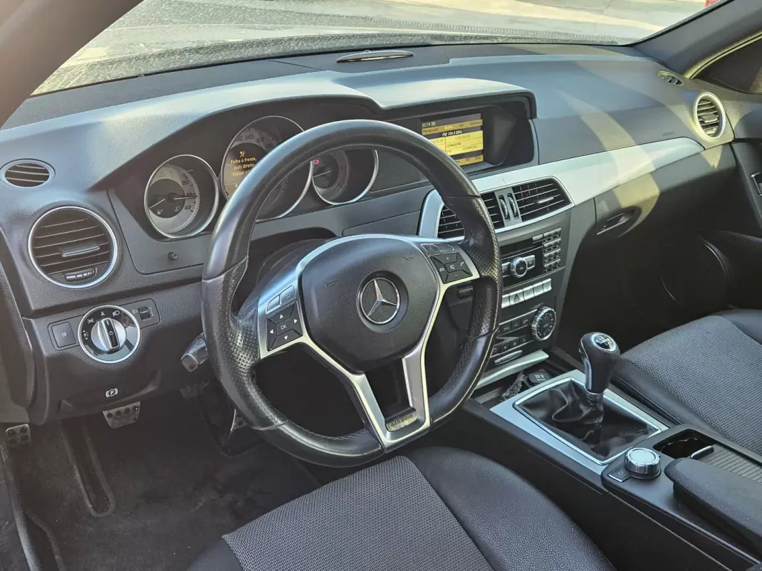 Mercedes-Benz C 220 2011 - 13750 EUR, 161000 km - AUTO.MOTO.pt - 161000km - foto 9 de 12