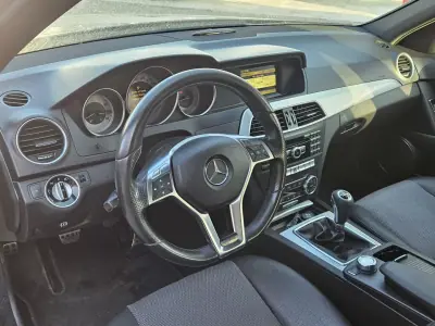 Mercedes-Benz C 220 2011 - 13750 EUR, 161000 km - AUTO.MOTO.pt - 161000km - foto 9 de 12