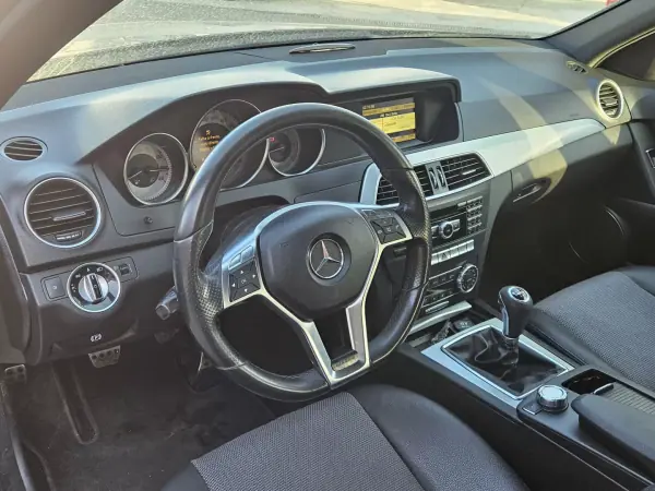 Mercedes-Benz C 220 2011 - 13750 EUR, 161000 km - AUTO.MOTO.pt - 161000km - foto 9 de 12