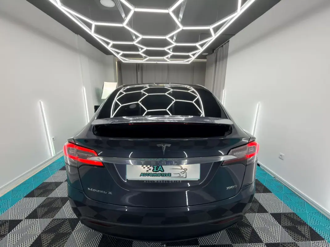Tesla Model X 2018 - 31999 EUR, 151000 km - AUTO.MOTO.pt - 151000km - foto 7 de 23