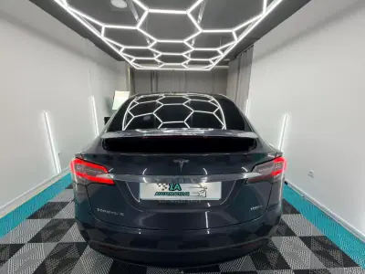 Tesla Model X 2018 - 31999 EUR, 151000 km - AUTO.MOTO.pt - 151000km - foto 7 de 23