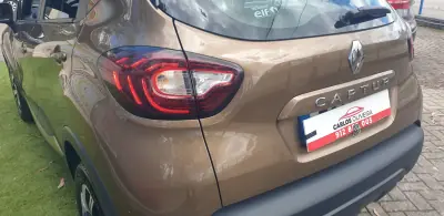 Renault Captur 2018 - 10750 EUR, 169000 km - AUTO.MOTO.pt - 169000km - foto 7 de 12