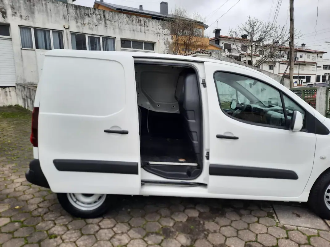 Citroën BERLINGO VAN XL 1.5 BLUE HDI 3 LUGARES 2016 - 9900 EUR, 177157 km - AUTO.MOTO.pt - 177157km - foto 9 de 10