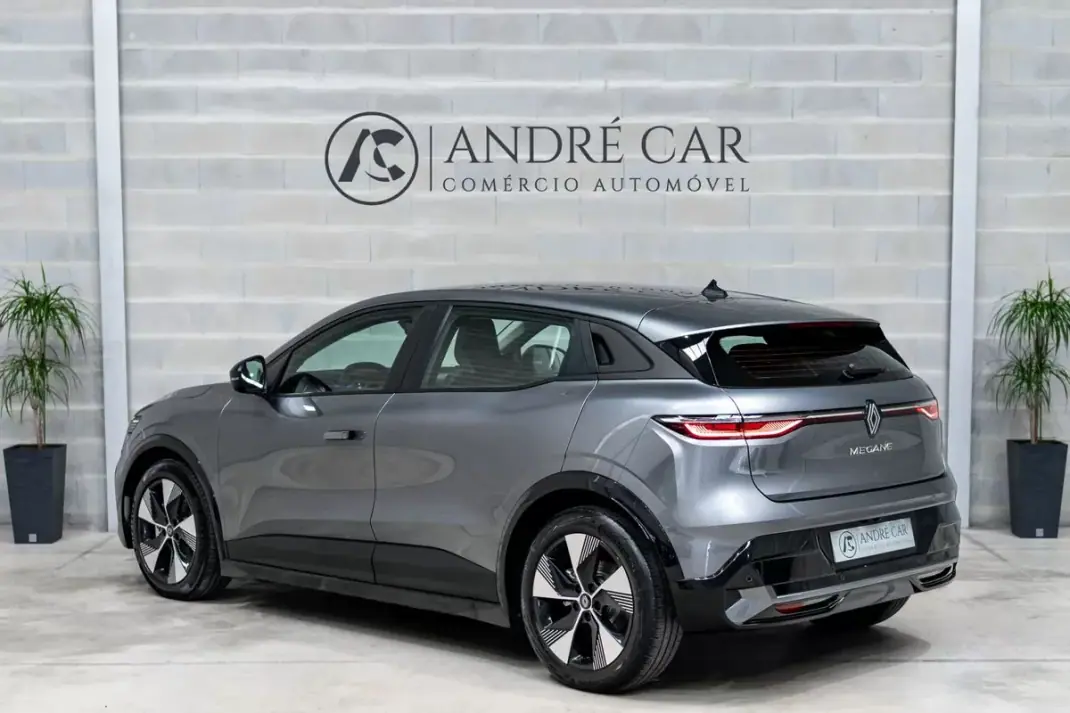 Renault Mégane E-Tech 2022 - 22450 EUR, 48129 km - AUTO.MOTO.pt - 48129km - foto 7 de 38