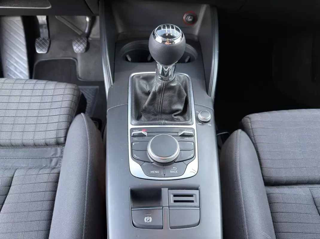 Audi A3 Limousine 2016 - 17000 EUR, 187641 km - AUTO.MOTO.pt - 187641km - foto 17 de 19