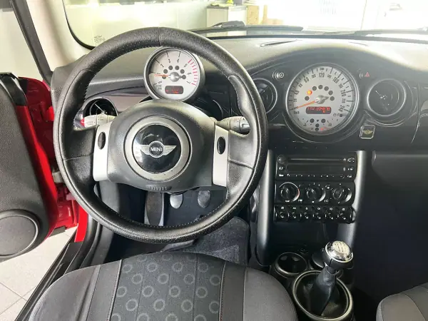 MINI 3 Portas 2006 - 6800 EUR, 204866 km - AUTO.MOTO.pt - 204866km - foto 9 de 19