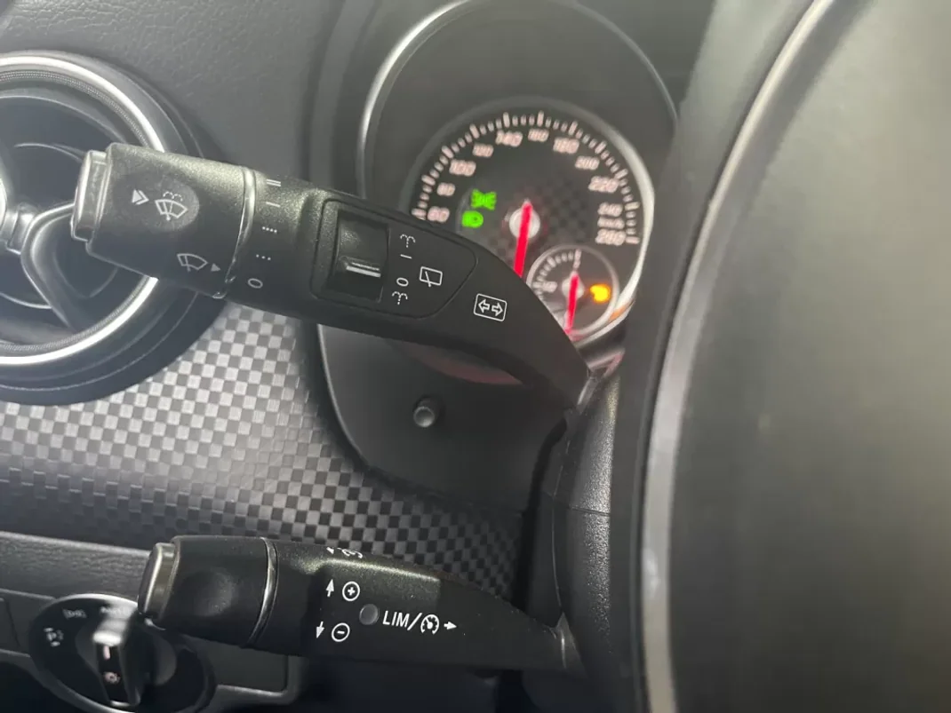 Mercedes-Benz A 200 2016 - 18450 EUR, 188000 km - AUTO.MOTO.pt - 188000km - foto 39 de 42