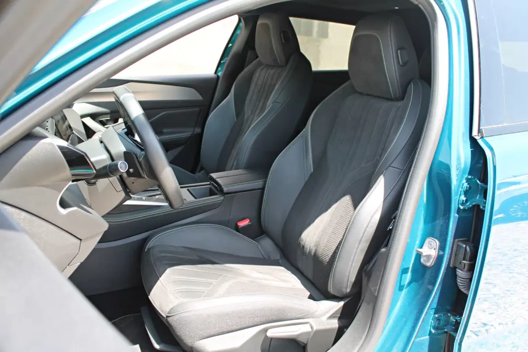 Peugeot 408 2024 - 31890 EUR, 26486 km - 26486km - foto 9 de 18
