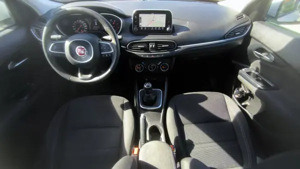 Fiat Tipo Station Wagon 2020 - 12450 EUR, 84184 km - AUTO.MOTO.pt - 84184km - foto 9 de 11