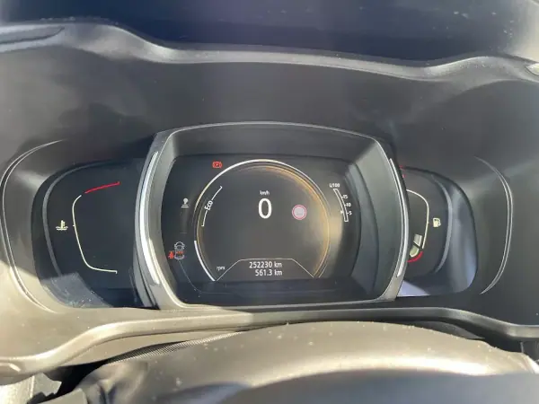 Renault Kadjar 2016 - 11950 EUR, 250000 km - AUTO.MOTO.pt - 250000km - foto 15 de 42